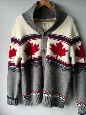 (M) Men’s Gray and Ivory Shawl Collar Maple Leaf Knit Cardigan Sweater